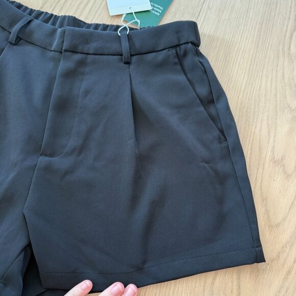Halara - Black - Front pleat shorts - 3" - Size M - NWT - Picture 3 of 8